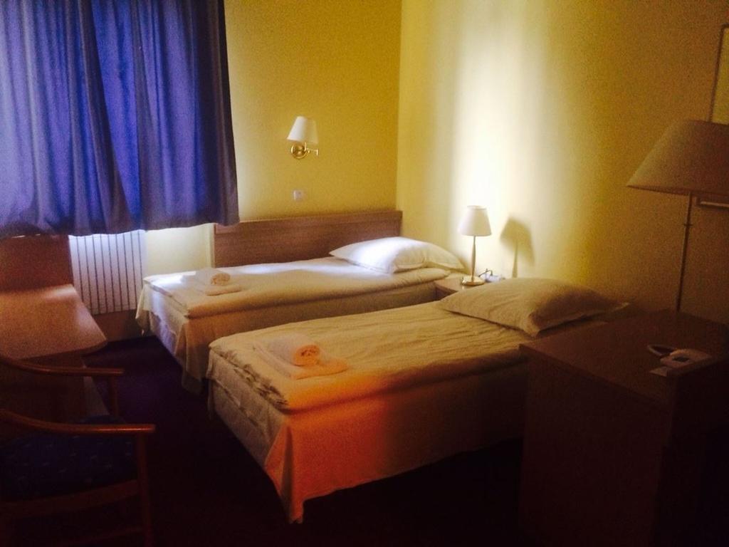Hotel Rezydencja Parkowa Warschau Zimmer foto